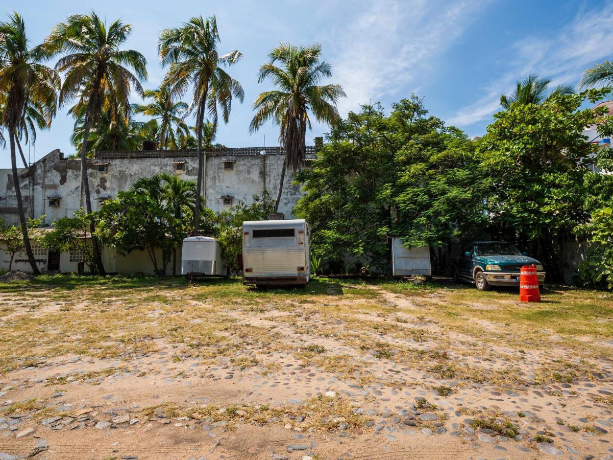 Oyo Hotel Sands Barra de Navidad Bagian luar foto
