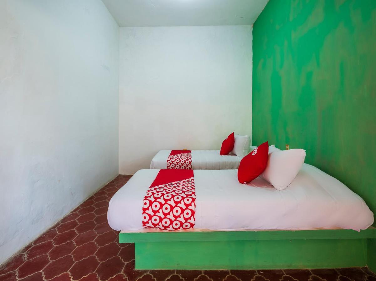 Oyo Hotel Sands Barra de Navidad Bagian luar foto