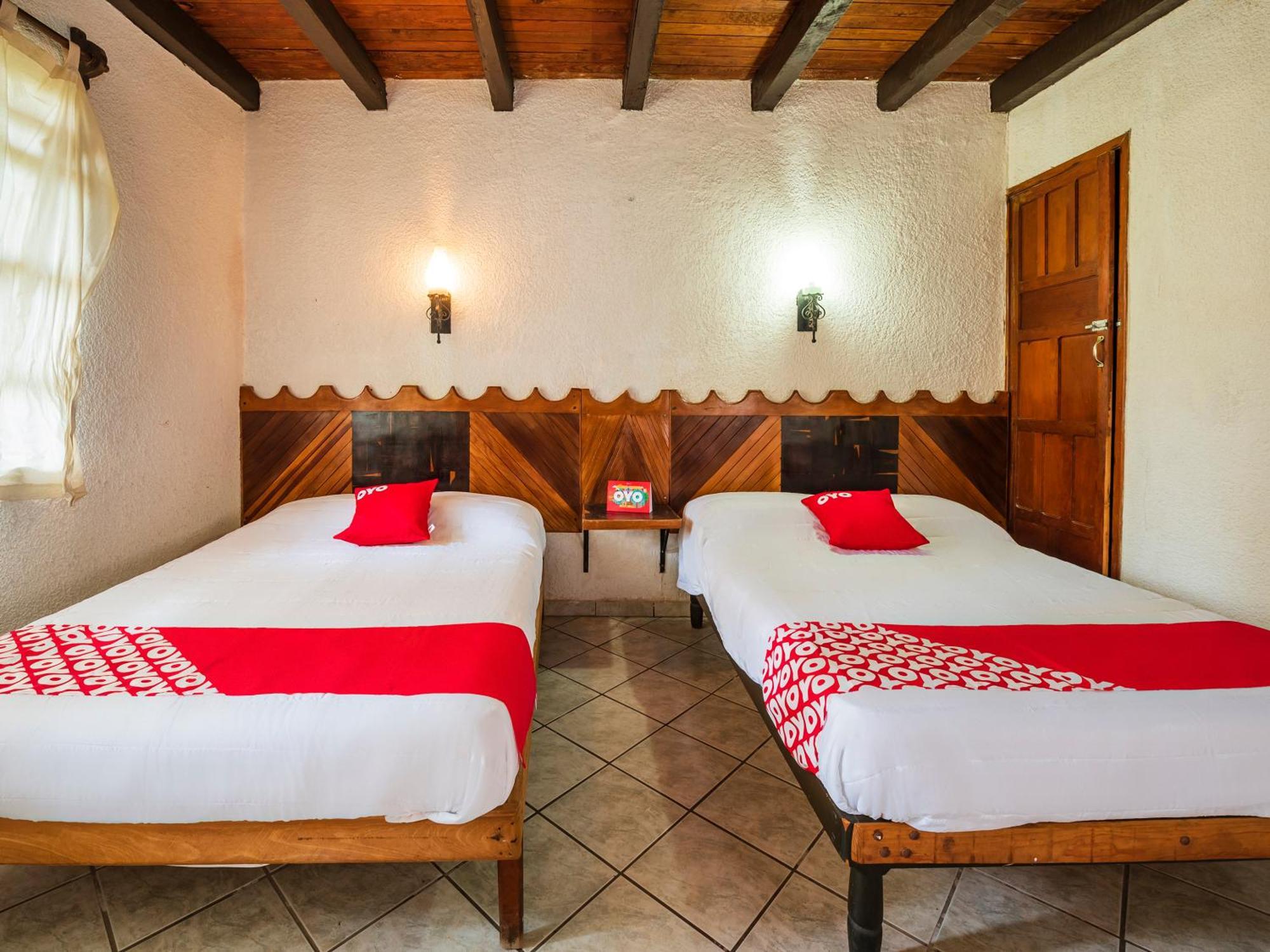 Oyo Hotel Sands Barra de Navidad Bagian luar foto
