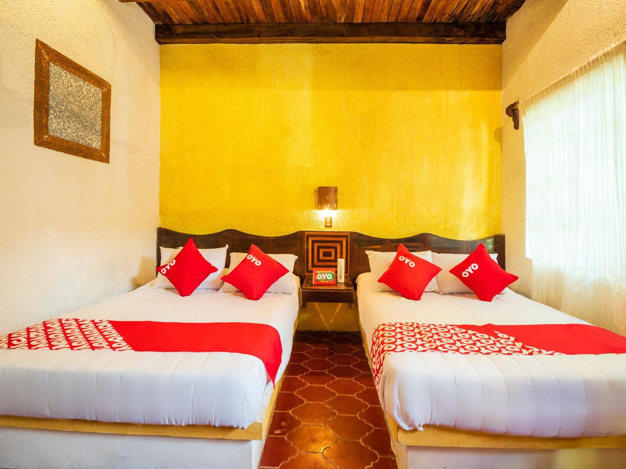 Oyo Hotel Sands Barra de Navidad Bagian luar foto