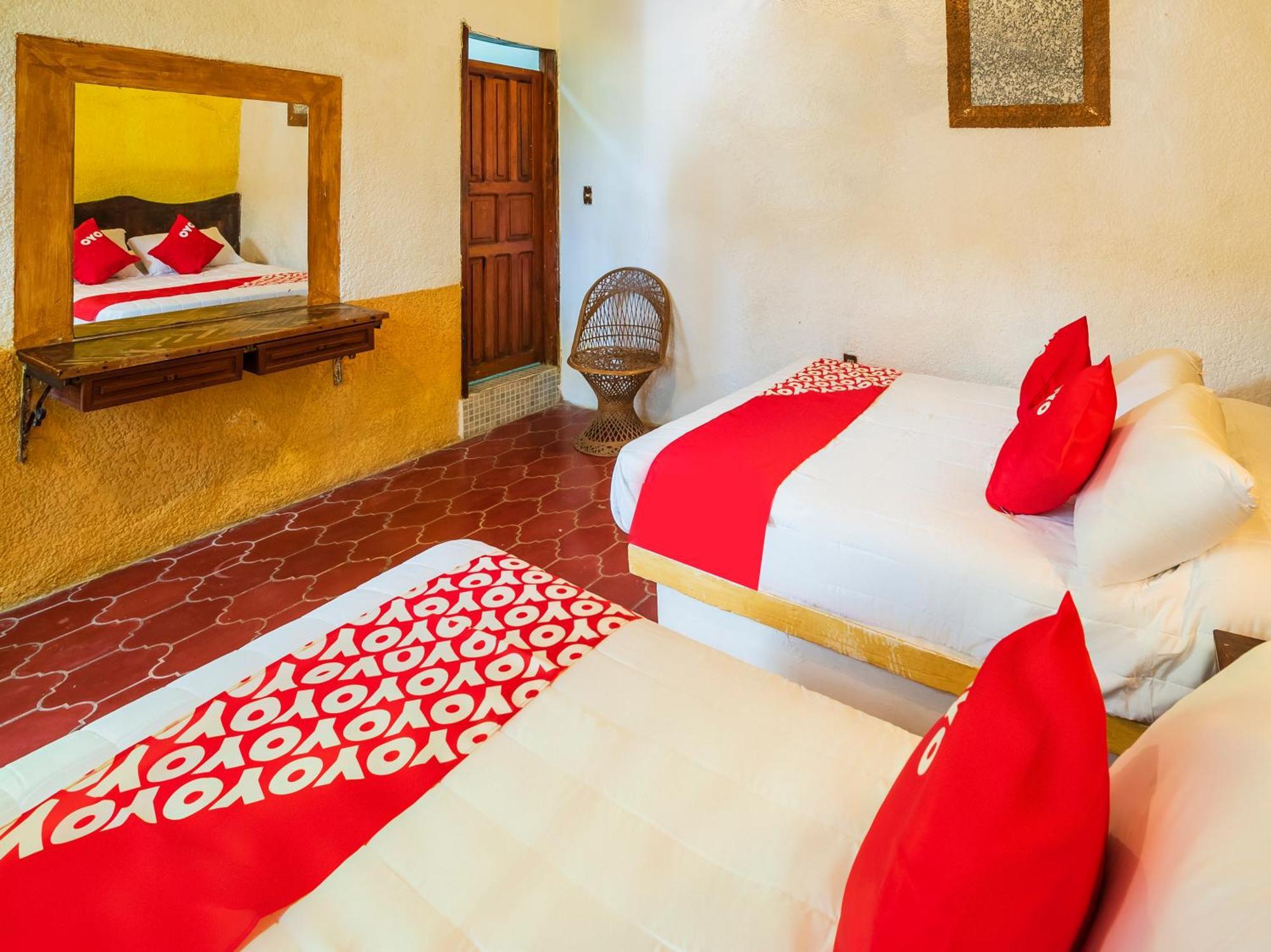 Oyo Hotel Sands Barra de Navidad Bagian luar foto